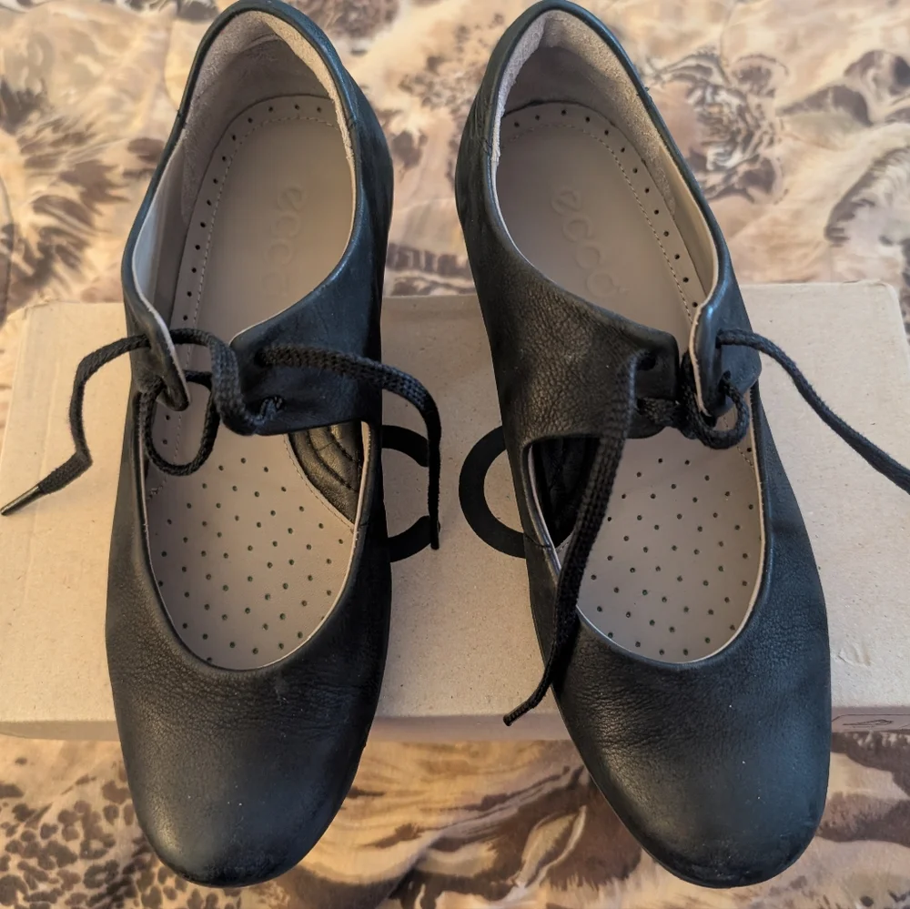 Ecco Sculptured Mary Jane Pumps - Picture 2 of 12